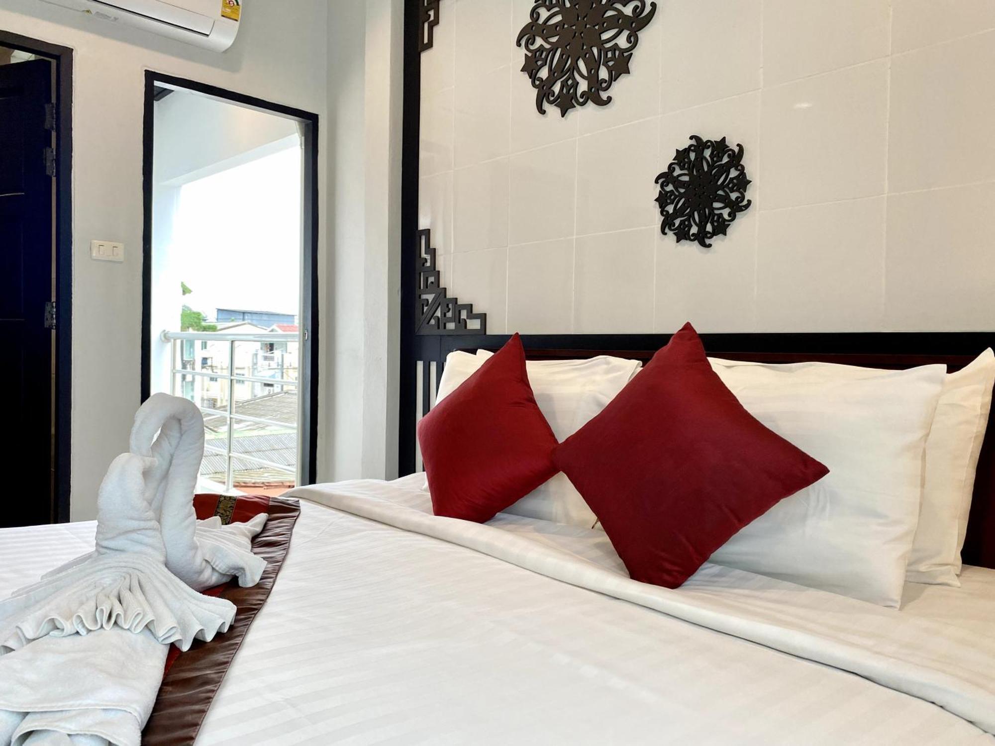 Sunray Beach Hotel Patong Exterior photo